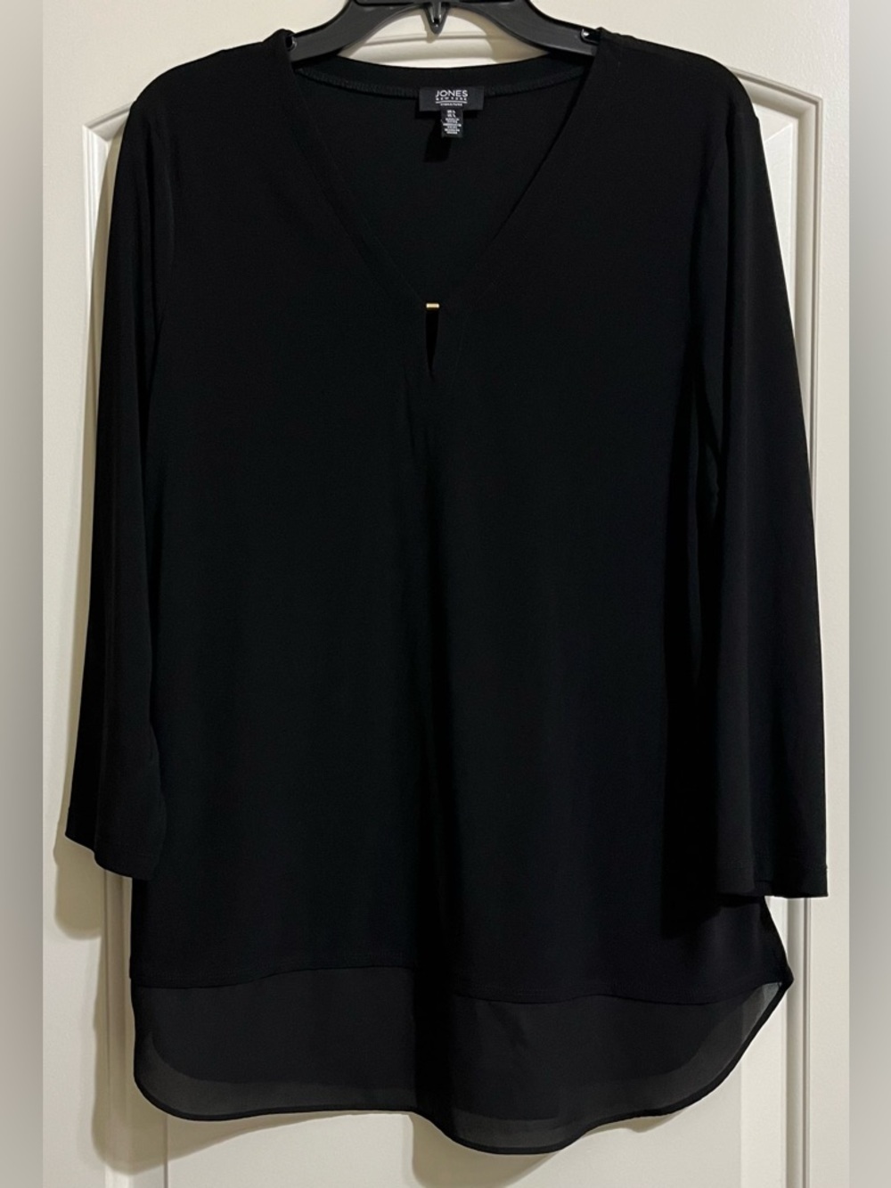 Jones New York Signature Women’s Black Liquid Knit V-Neck Blouse Size L Gold Key